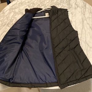 Gap black down vest in L (fits like M)